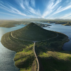 Descubriendo la Siberia española: naturaleza salvaje, kilómetros de costa dulce, castillos templarios y pueblos casi vacíos 