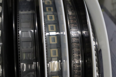 Sí, eso del centro es un procesador para móviles | Imagen: Xataka