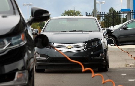 El caso del Chevrolet Volt 2015: viene con más capacidad energética, pero con la "misma" autonomía