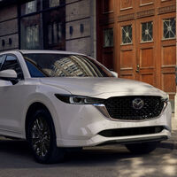 El Mazda CX-5 2022 estrena facelift: unifica su estilo con CX-30 y mejora el manejo