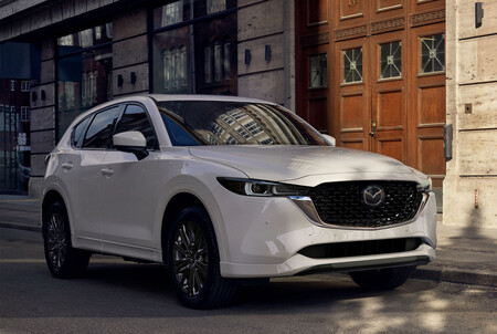 El Mazda CX-5 2022 estrena facelift: unifica su estilo con CX-30 y mejora el manejo