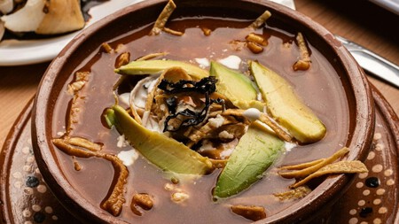 Te enseño la receta de sopa azteca con su quesito y aguacate lista en 20 minutos