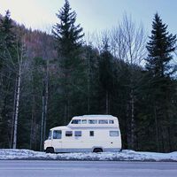 Si tu camper pasa el invierno parada, apúntate este truco para evitar que la batería muera antes de primavera