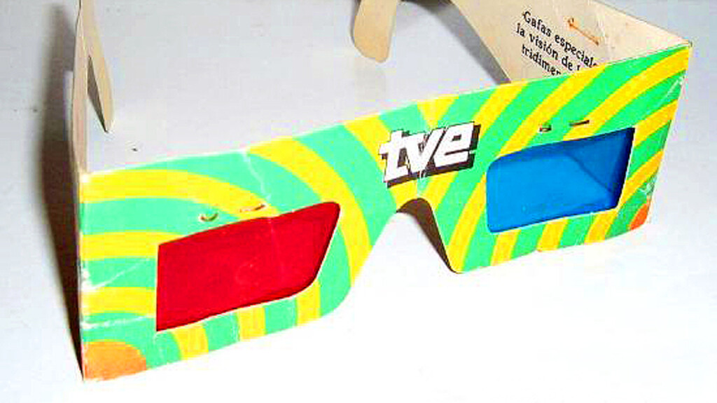Hace 42 años, toda España se sentó a ver la primera película en 3D de la historia de TVE. Tras poner 1,5 millones de gafas a la venta, el canal hizo el ridículo más absoluto