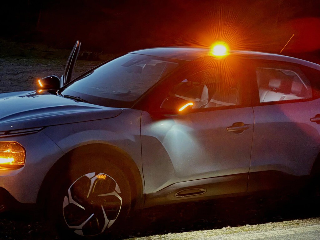 Buscaba la mejor baliza V16 y he encontrado la de pata negra. Se fabrica en Zaragoza y brilla hasta cuatro veces más que los modelos baratos