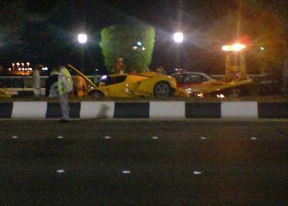 Ferrari Enzo accidentado en Abu Dhabi