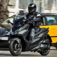 Objetivo: desenganchar a los jóvenes de las motos en Barcelona. La paradoja del bicing, o cómo poder llevar un ciclomotor y no una bici