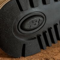 New Balance lo ha vuelto a hacer y rebaja a mitad de precio las zapatillas perfectas para salir a correr sin esfuerzo