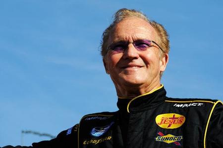 Morgan Shepherd, compitiendo con más de 70 años