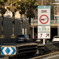 El veto a camiones y autobuses sin etiqueta en la ZBE de Barcelona es inminente: el sector del transporte ya se está movilizando