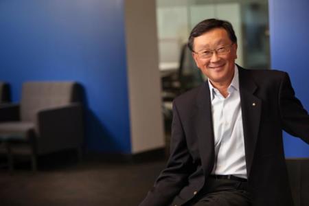 John Chen defiende el cambio de estrategia de BlackBerry: sus teléfonos llegarán a más mercados