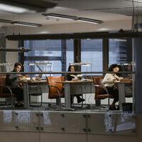 El acceso a las plazas de funcionarios A1 y A2 en España está roto. El Gobierno quiere solucionarlo... con un máster