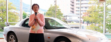 Ela tem 80 anos e um RX-7 impecável; depois de desistir da sua carteira de motorista, decidiu devolvê-lo no proprietário original: Mazda 