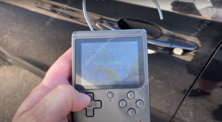 Este Gameboy cuesta $58,000 y no tiene juegos: abre autos y ya ha sido utilizado para robar algunos