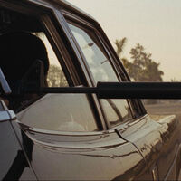 Hoy en streaming, un thriller magistral y brutal con una banda sonora poderosa y un nada disimulado homenaje a ‘Río Bravo’ 