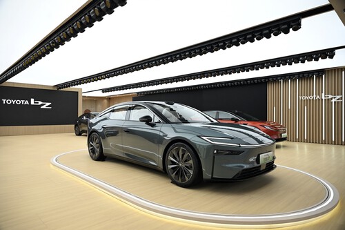 Bz7 Toyota Vs Tesla