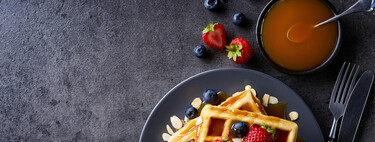 Gofres o waffles caseros. La receta de masa más fácil y cómo acompañarlos