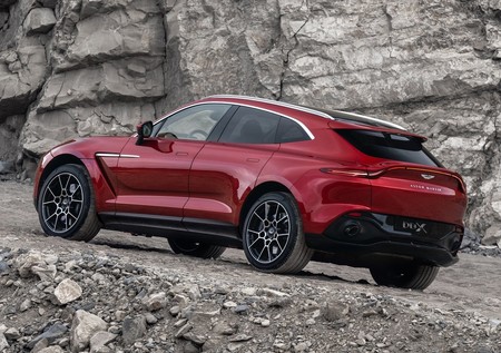Aston Martin cruza los dedos para que el DBX sea su tabla de salvamento