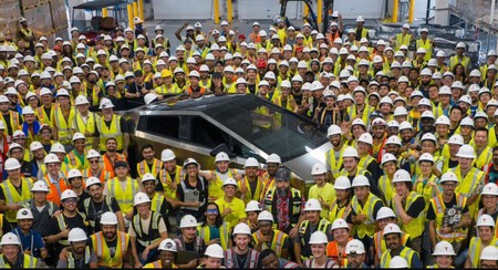 La primera unidad producida de la Tesla Cybertruck