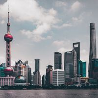 China sigue controlando con mano de hierro la producción de baterías. Occidente quiere acabar con su monopolio