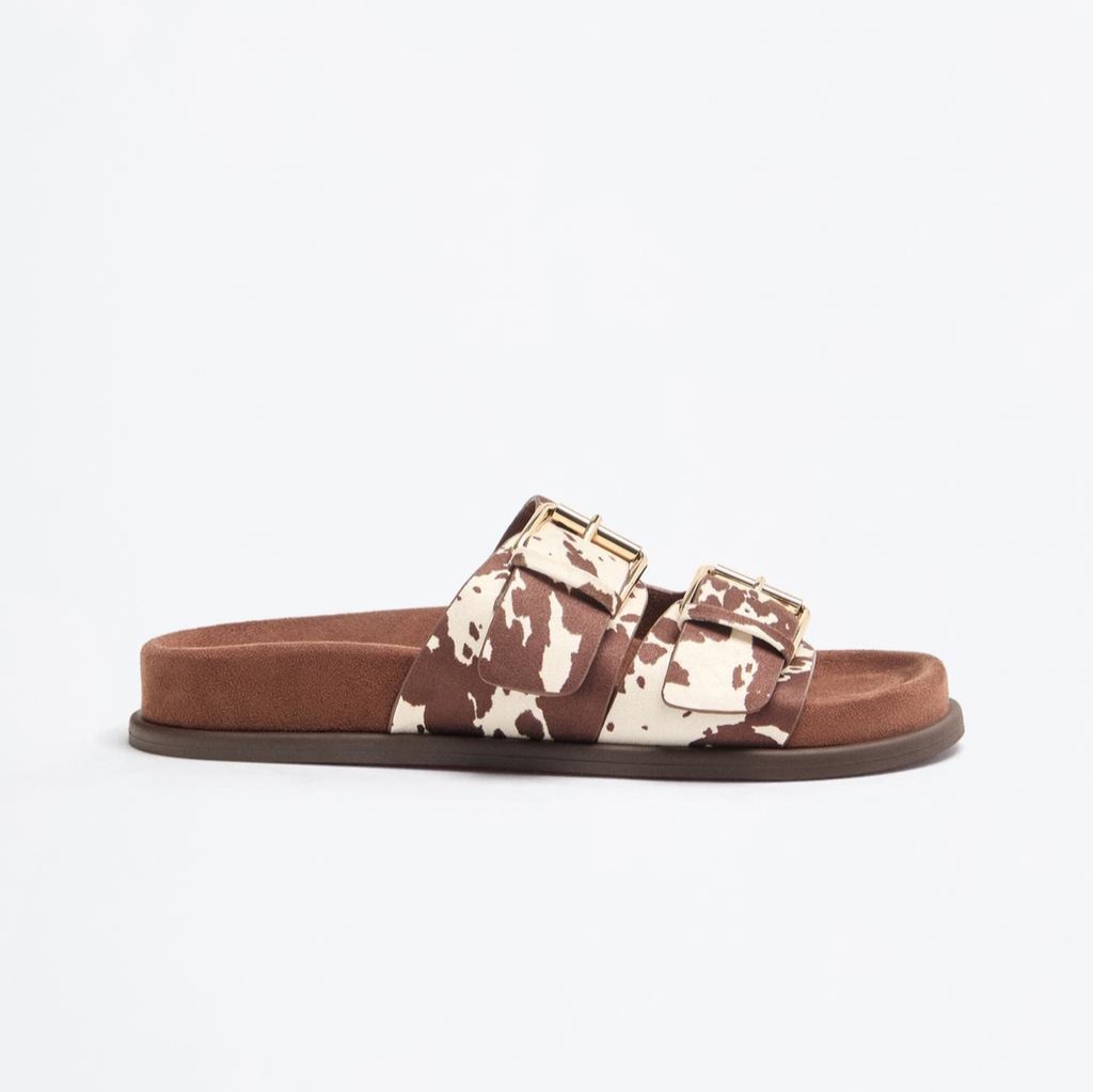 Sandalias planas con doble hebilla 