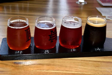 Cosas que nunca debes hacer al degustar una cerveza
