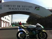 Primer podium para una moto eléctrica española en el FIM E-Power 2011