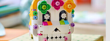 Esta hermosa calavera decorativa de LEGO para tu altar de Día de Muertos ya tiene precio de remate en México 