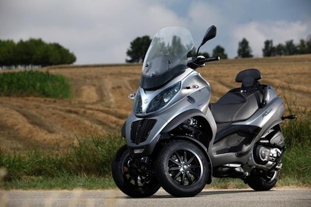 Europcar ofrecerá Piaggio MP3 de alquiler en Madrid y Barcelona