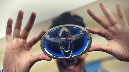 Toyota Emblema