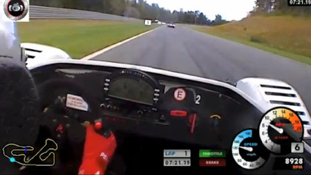 Aurora tiene 15 años y corre que se las pela con su Radical SR3