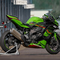 ¡Ruge! La rabiosa Kawasaki ZX-4RR con escapes Yoshimura y Akrapovic es lo mejor que vas a oír hoy