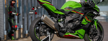 ¡Ruge! La rabiosa Kawasaki ZX-4RR con escapes Yoshimura y Akrapovic es lo mejor que vas a oír hoy