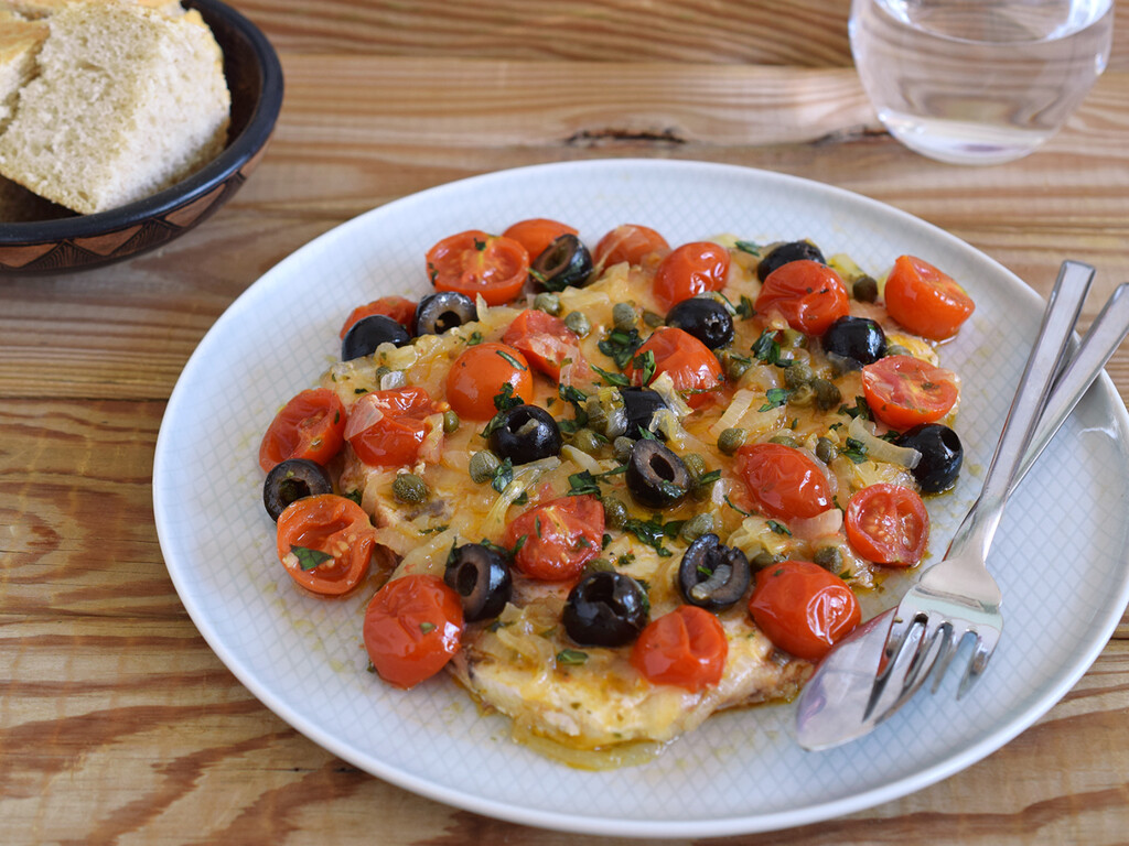 Esta es la mejor receta que conozco para preparar pescado en verano aprovechando los tomates de temporada