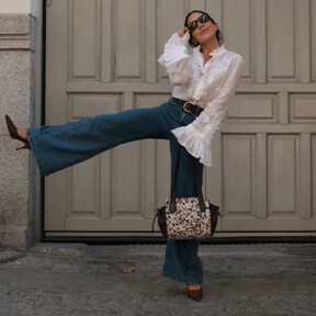 Nuevo en Zara: cinco blusas románticas que van genial con vaqueros y zapatos con taconcito en otoño  