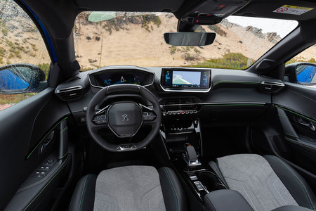 Peugeot e-208 prueba contacto