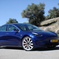 ¿Está vendiendo el Tesla Model 3 más unidades en Europa que las berlinas premium alemanas? Sí y no