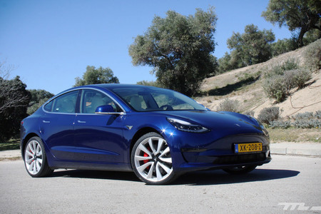 ¿Está vendiendo el Tesla Model 3 más unidades en Europa que las berlinas premium alemanas? Sí y no