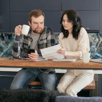 Cinco consumidores de energía pasivos que los expertos recomiendan apagar si quieres reducir tu factura de luz