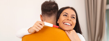 El emotivo momento en el que tras tanto tiempo esperándolo, por fin aparecen las dos rayas en el test de embarazo 