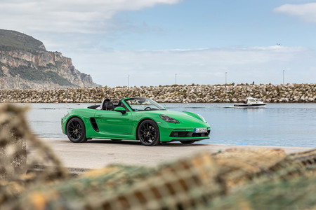 Lo sentimos, puristas: los Porsche 718 Cayman GT4 y Spyder y GTS estrenan cambio automático PDK de siete marchas