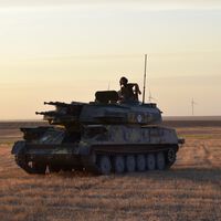 Se a Europa quiser estar preparada para a guerra, precisa fazê-lo de forma rápida e barata; para isso, ela tem uma aliada: a Inteligência Artificial 