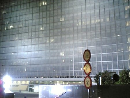 Denuncian un contubernio en la Comisión Europea para acabar con Internet que conocemos