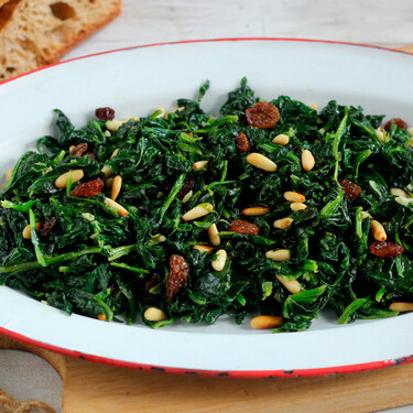 Espinacas a la catalana, la receta más sencilla para una cena saludable