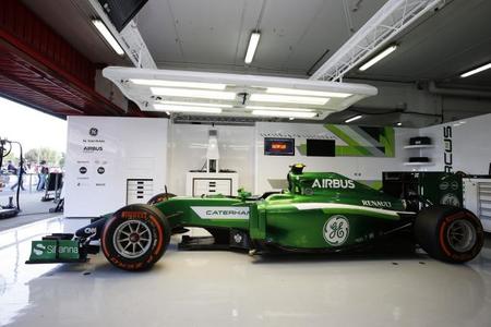 Caterham en apuros; Tony Fernandes busca un comprador