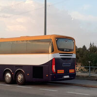 Triple positivo en drogas al volante de un autobús de fin de curso: los estudiantes le pillaron esnifando mientras conducía