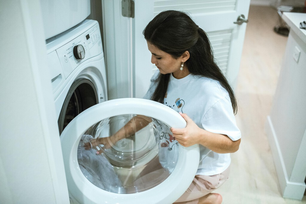 Si quieres que la ropa salga súper blanca de la lavadora solo necesitas este producto que ya tienes en casa 