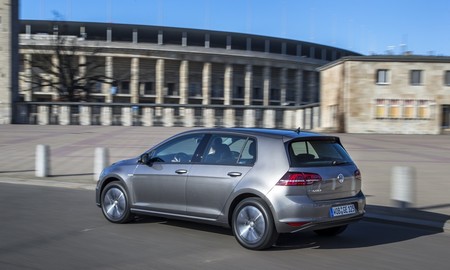 Volkswagen e-Golf gris 06