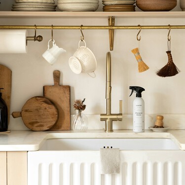 Disponible en Ikea: el estante por menos de 10 euros que añade espacio a la cocina y despeja la encimera 