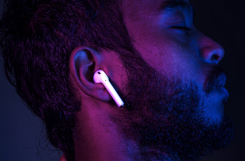 “Ear ID”: una patente de Apple muestra cómo los AirPods podrían identificarnos analizando nuestro canal auditivo “Ear ID”: una patente de Apple muestra cómo los AirPods podrían identificarnos analizando nuestro canal auditivo